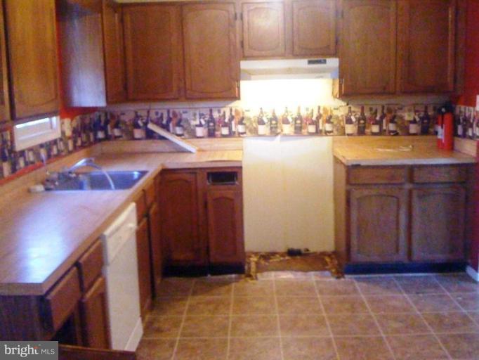 9109 Stuart Lane Clinton, MD 20735 - Photo 2 of 12 Kitchen