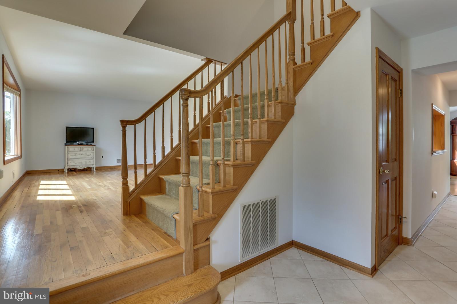 7 Wolfpack Road Trenton, NJ 08619 - Photo 6 of 43 Entryway