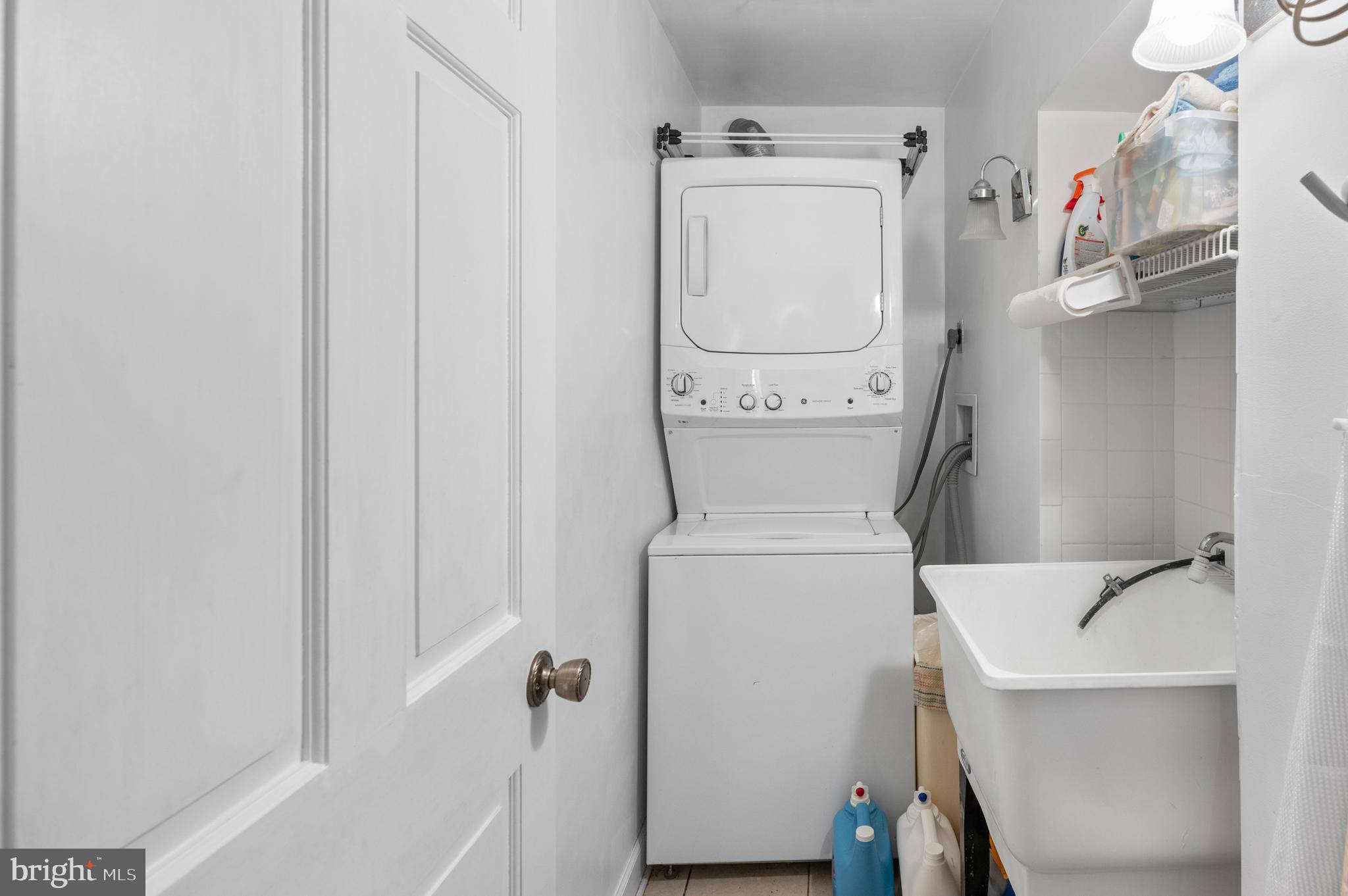 3685 1st Avenue Edgewater, MD 21037 - Photo 19 of 41 a utility room with dryer and washer