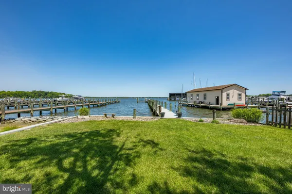 $949,500 | 3685 1st Avenue, Edgewater, MD 21037