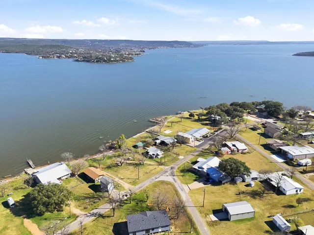 $249,000 | 401 Lakeshore Loop, Tow, TX 78672