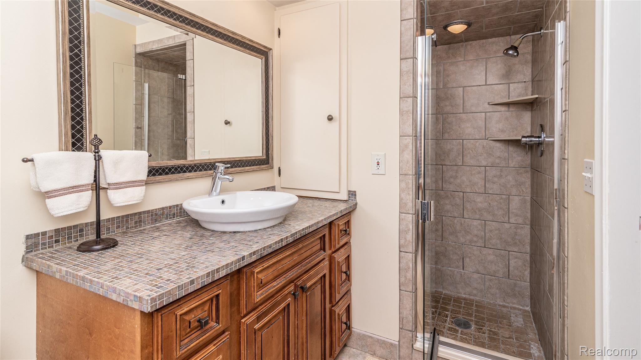 2460 Worcester Road West Bloomfield, MI 48323 - Photo 52 of 75 051_11.jpg