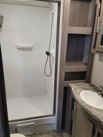 a view of a house with backyard