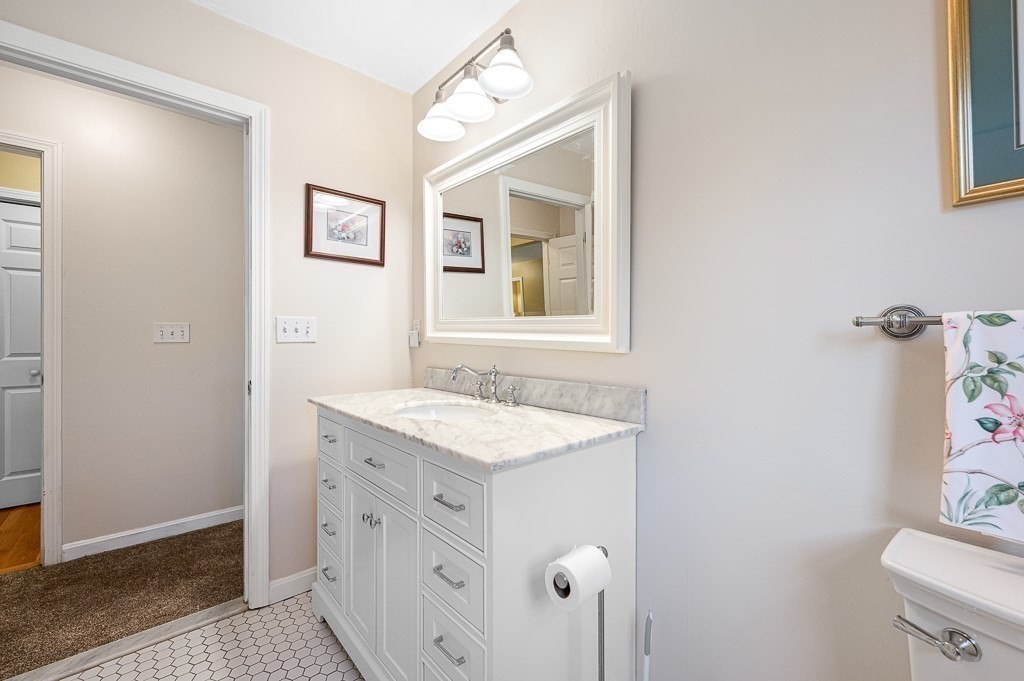 115 Ariel Circle, Unit 115 Sutton, MA 01590 - Photo 17 of 39 a bathroom with a sink toilet and mirror
