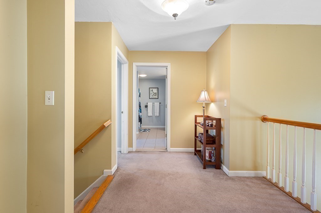 115 Ariel Circle, Unit 115 Sutton, MA 01590 - Photo 21 of 39 a view of a hallway with a room