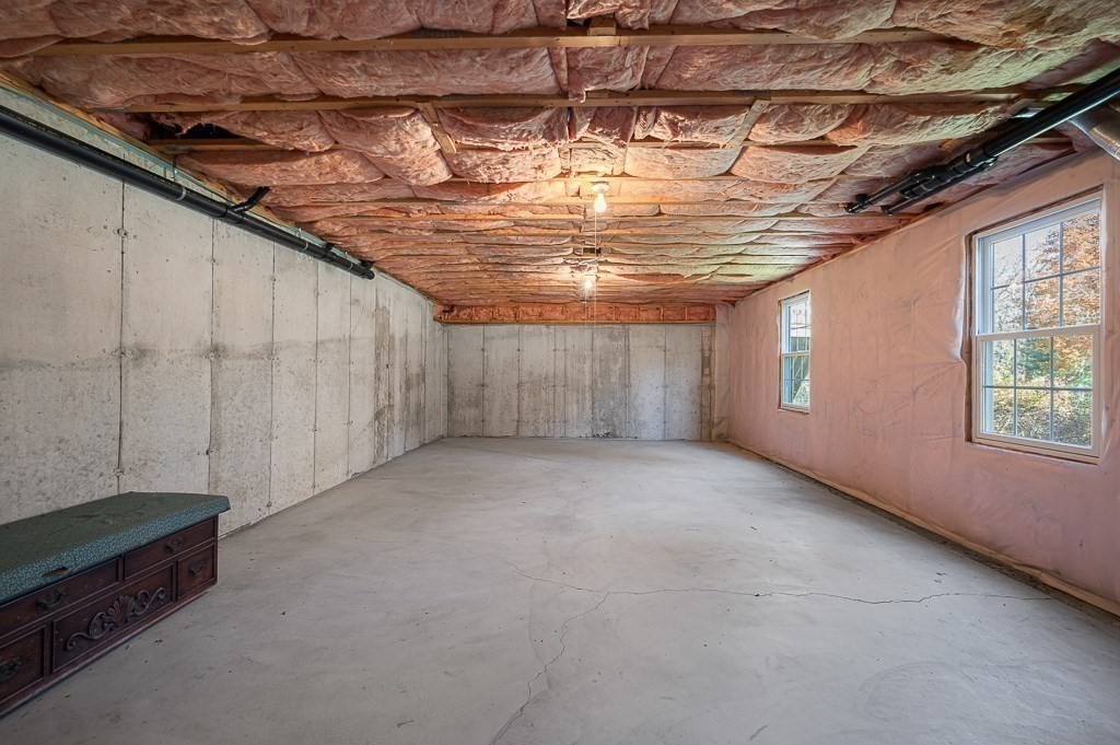 115 Ariel Circle, Unit 115 Sutton, MA 01590 - Photo 31 of 39 a view of an empty room