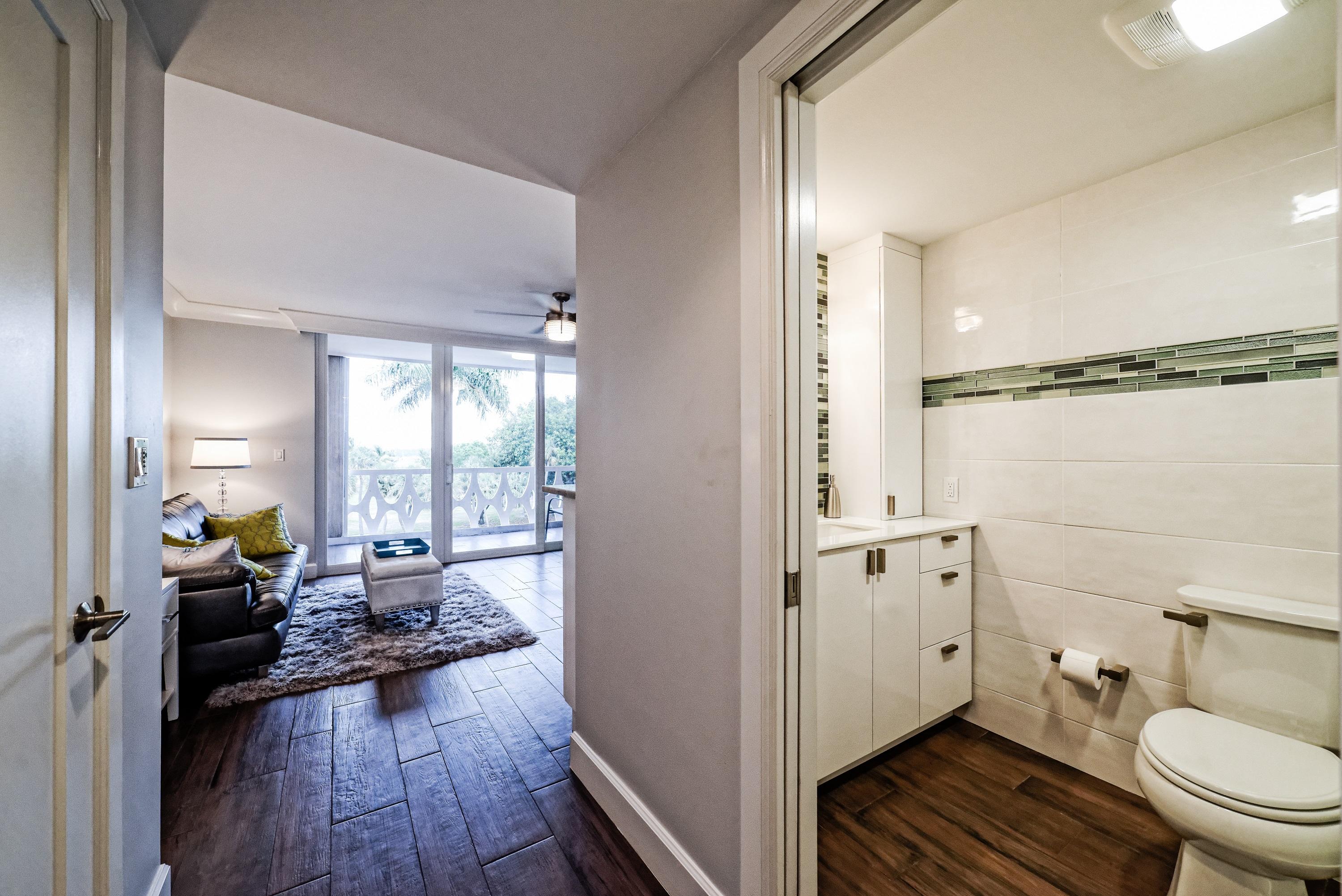 15 South Golfview Road, Unit 402 Lake Worth Beach, FL 33460 - Photo 3 of 13 003