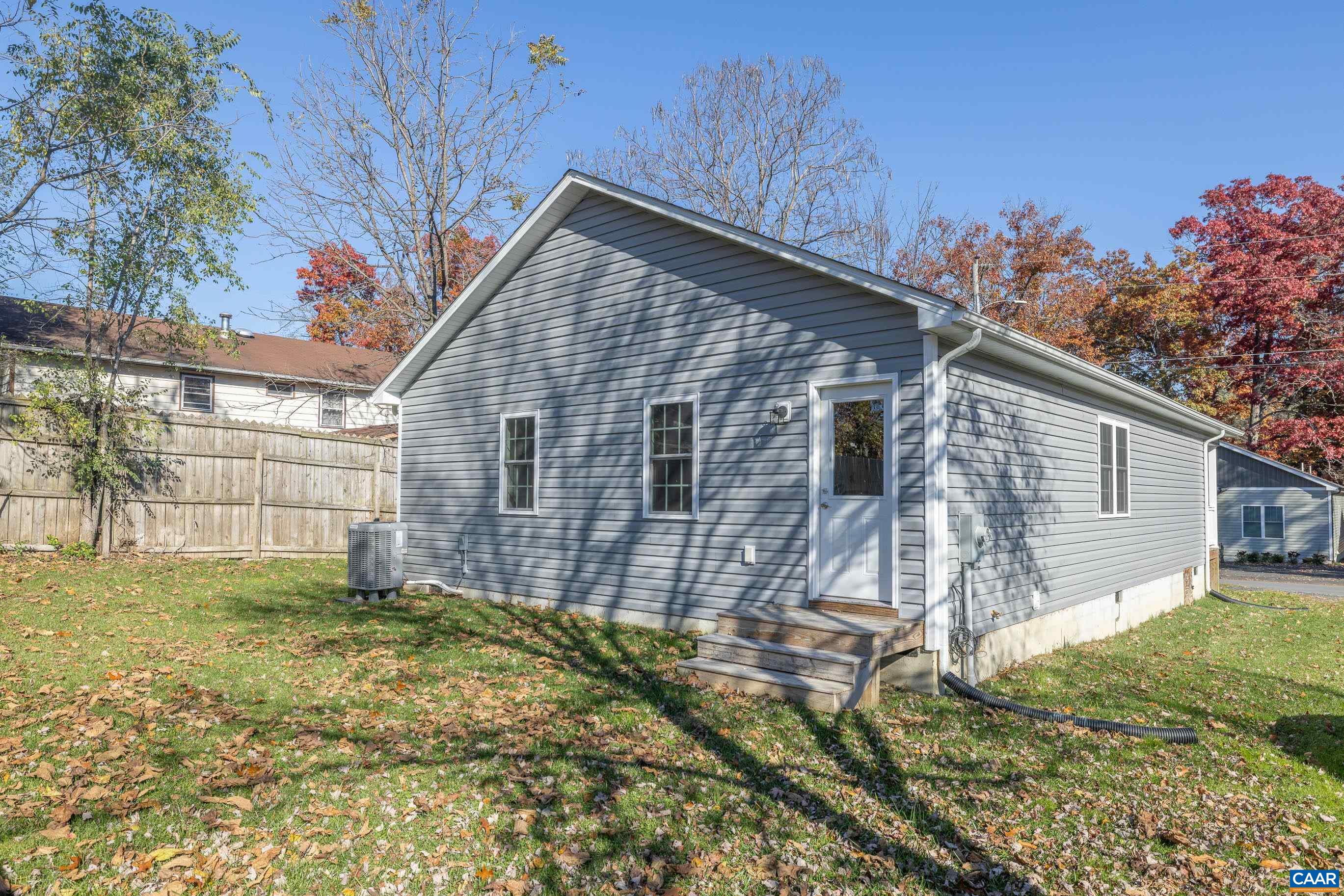 1104 Gardner Street Waynesboro, VA 22980 - Photo 3 of 36 Gallery Image 3