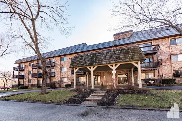 $1,350 | 245 West Main Street, Unit 104, Lake Zurich, IL 60047