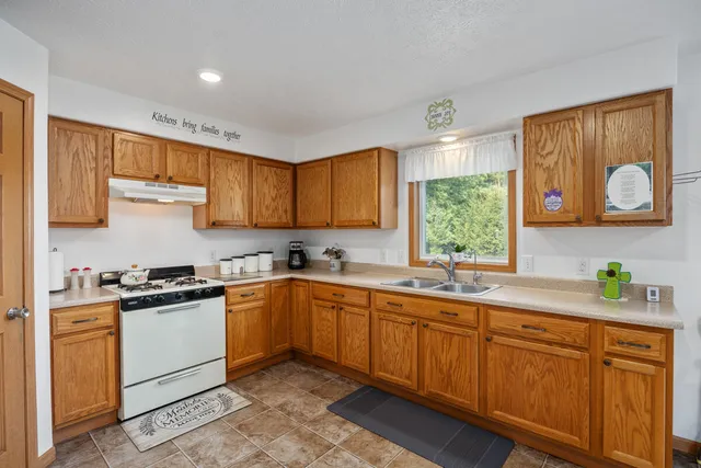 $1,075,000 | 10582 East 80th Street, Reed City, MI 49677