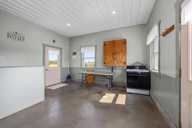 $1,075,000 | 10582 East 80th Street, Reed City, MI 49677