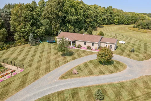 $1,075,000 | 10582 East 80th Street, Reed City, MI 49677