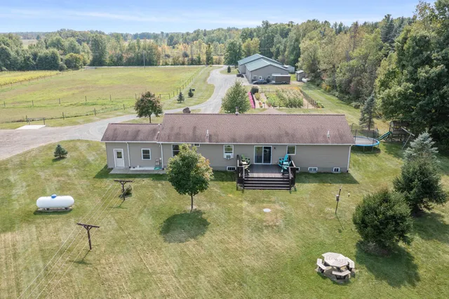 $1,075,000 | 10582 East 80th Street, Reed City, MI 49677