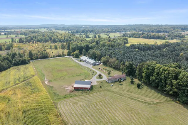 $1,075,000 | 10582 East 80th Street, Reed City, MI 49677