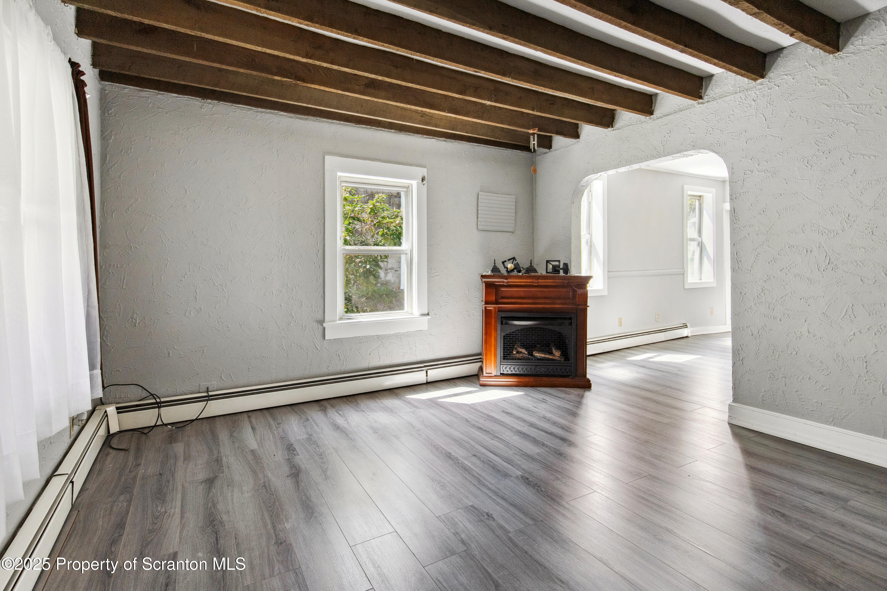 675 Apple Tree Road Pittston, PA 18643 - Photo 13 of 46 Living Room