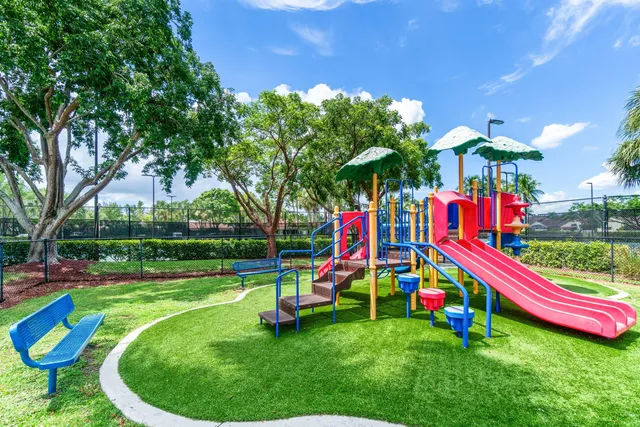 $637,500 | 6380 Bridgeport Lane, Lake Worth, FL 33463