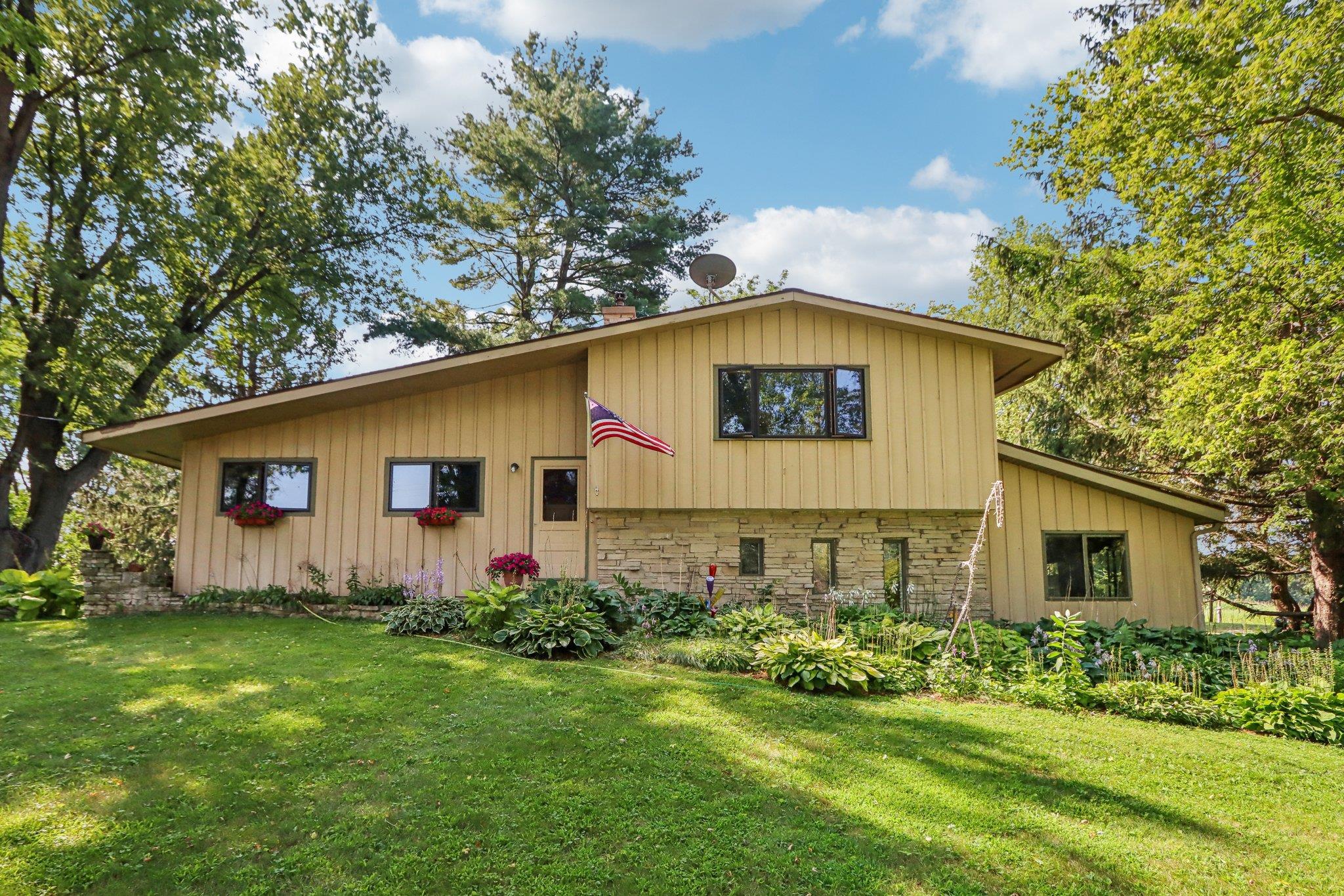 W10599 County Rd T T Columbus, WI 53925 - Photo 1 of 1 Gallery Image 1