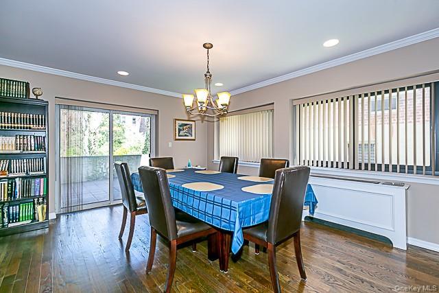 21 Canterbury Road Great Neck, NY 11021 - Photo 7 of 28