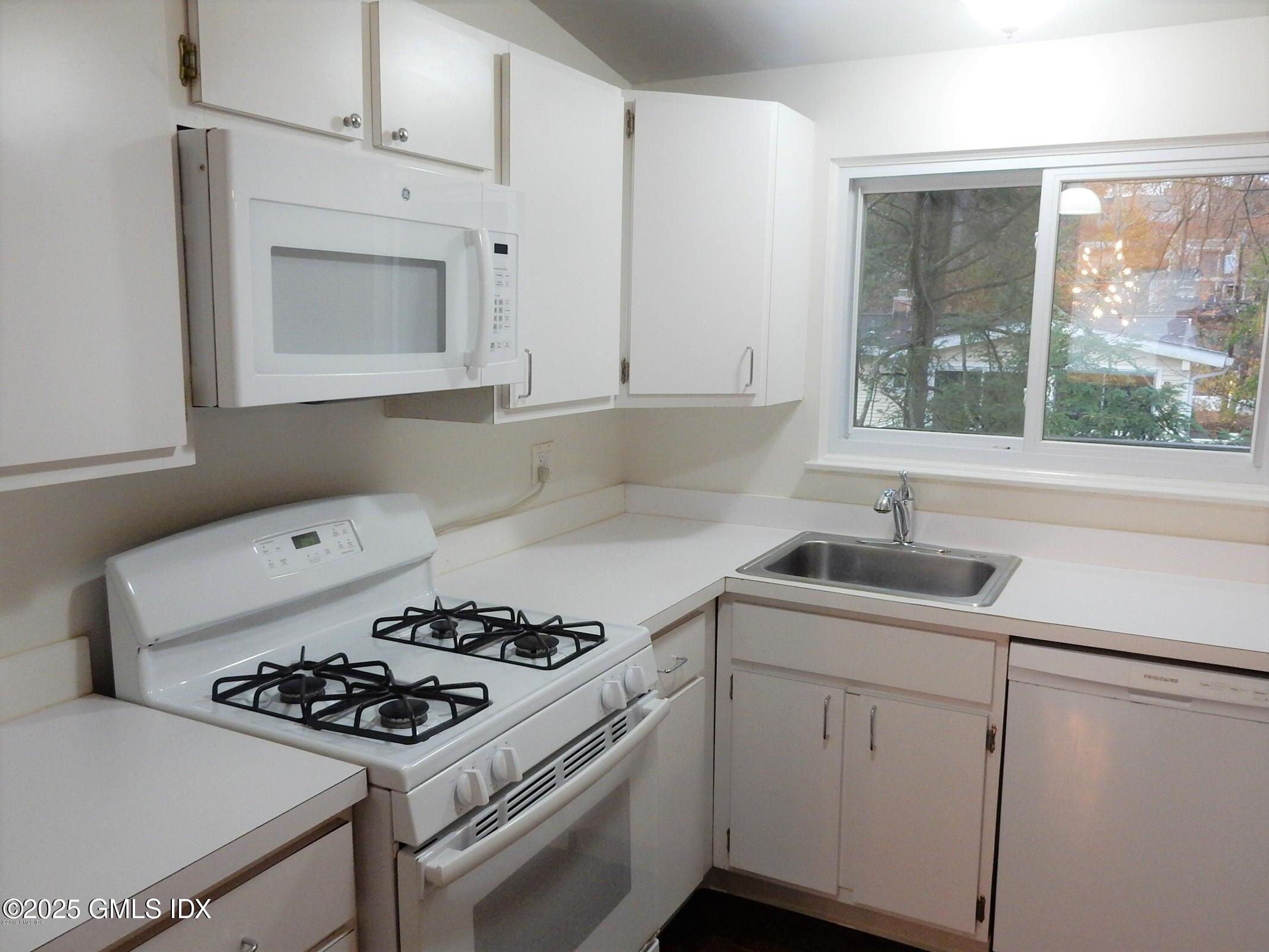 4 Split Timber Place Riverside, CT 06878 - Photo 14 of 23 20200518195218857920000000-o