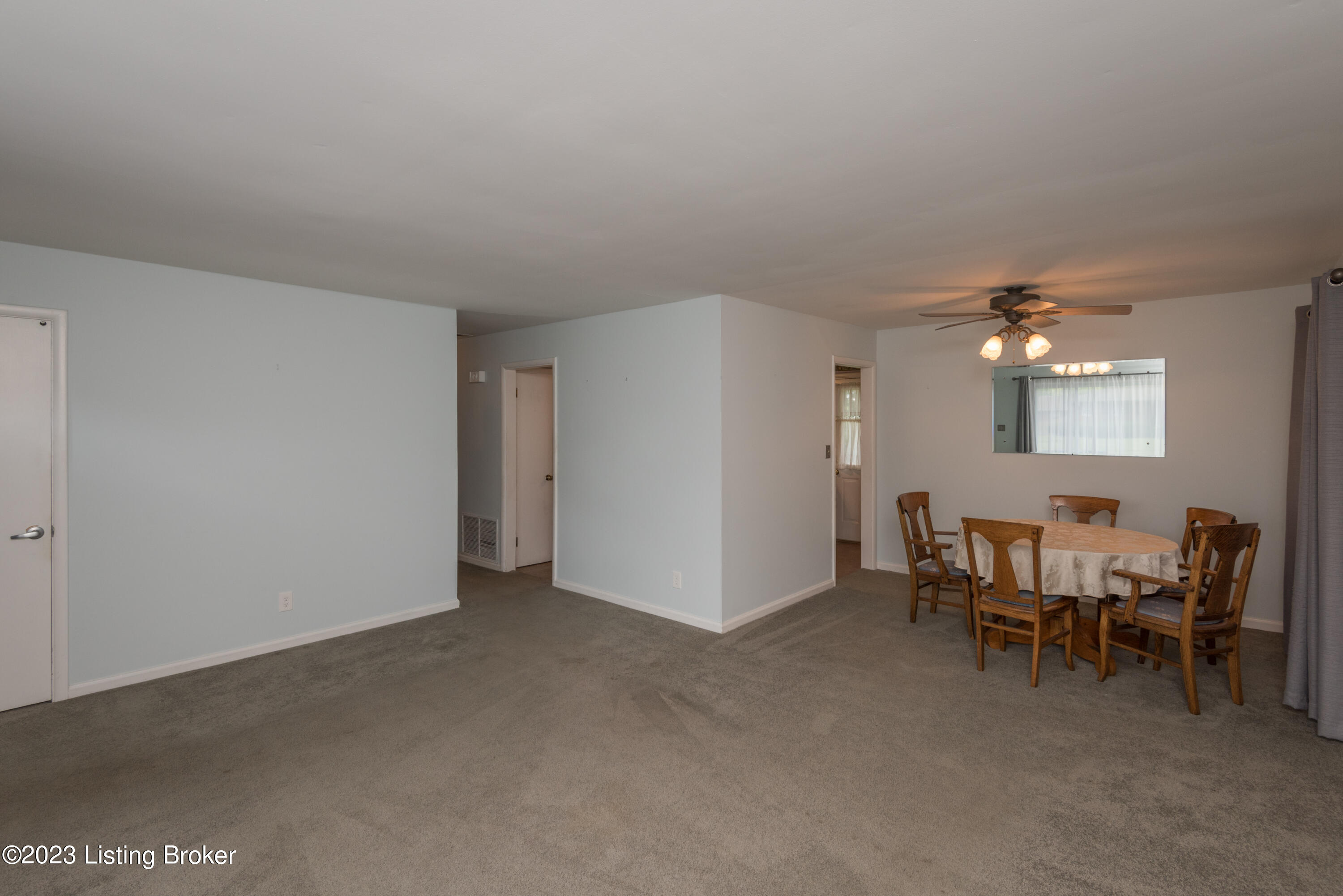 3728 Chatham Road Louisville, KY 40218 - Photo 4 of 33 020