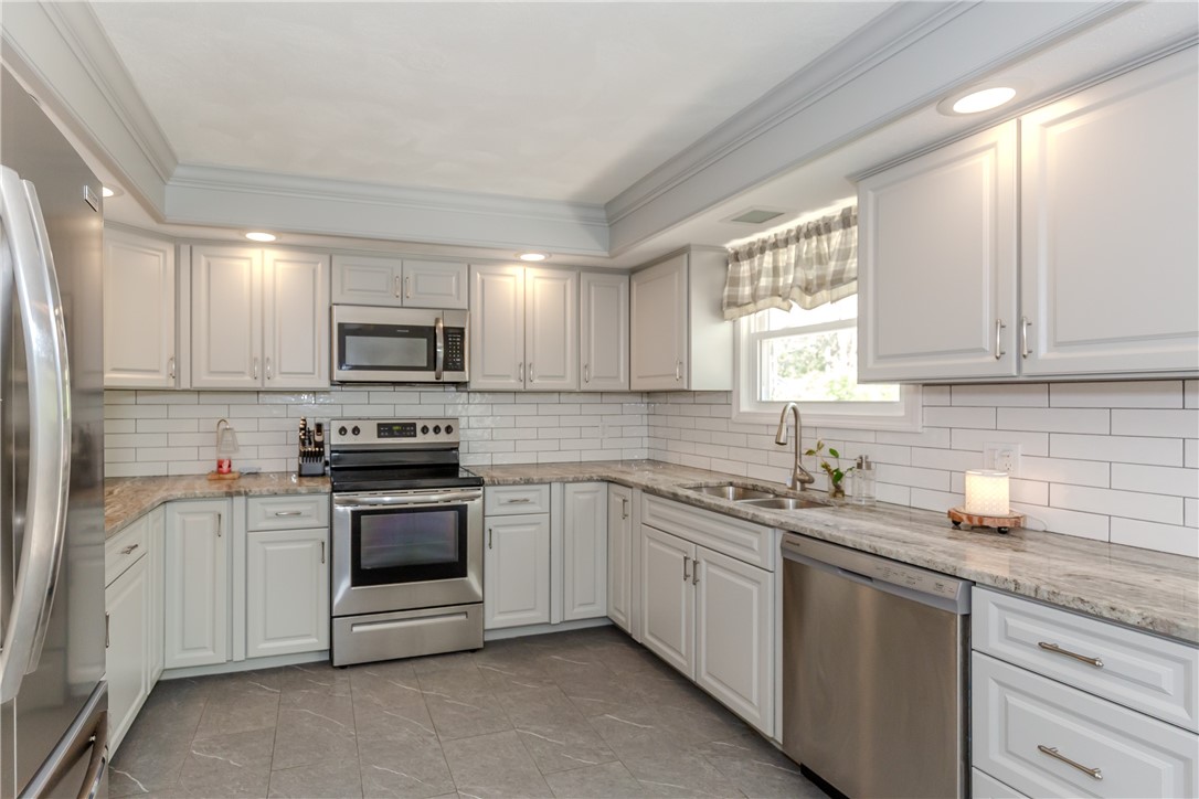 4 Clark Road Smithfield, RI 02917 - Photo 13 of 50
