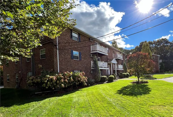 $2,000 | 395 Mendon Road, North Smithfield, RI 02896