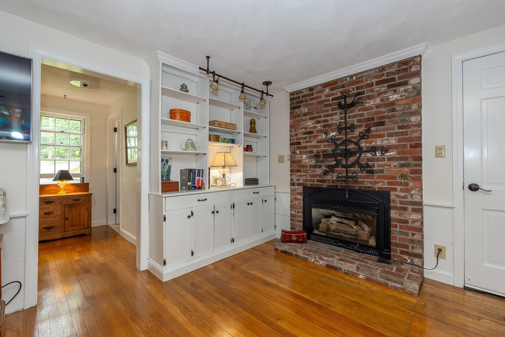 9 Horseshoe Road Chelmsford, MA 01824 - Photo 8 of 30 Gallery Image 8