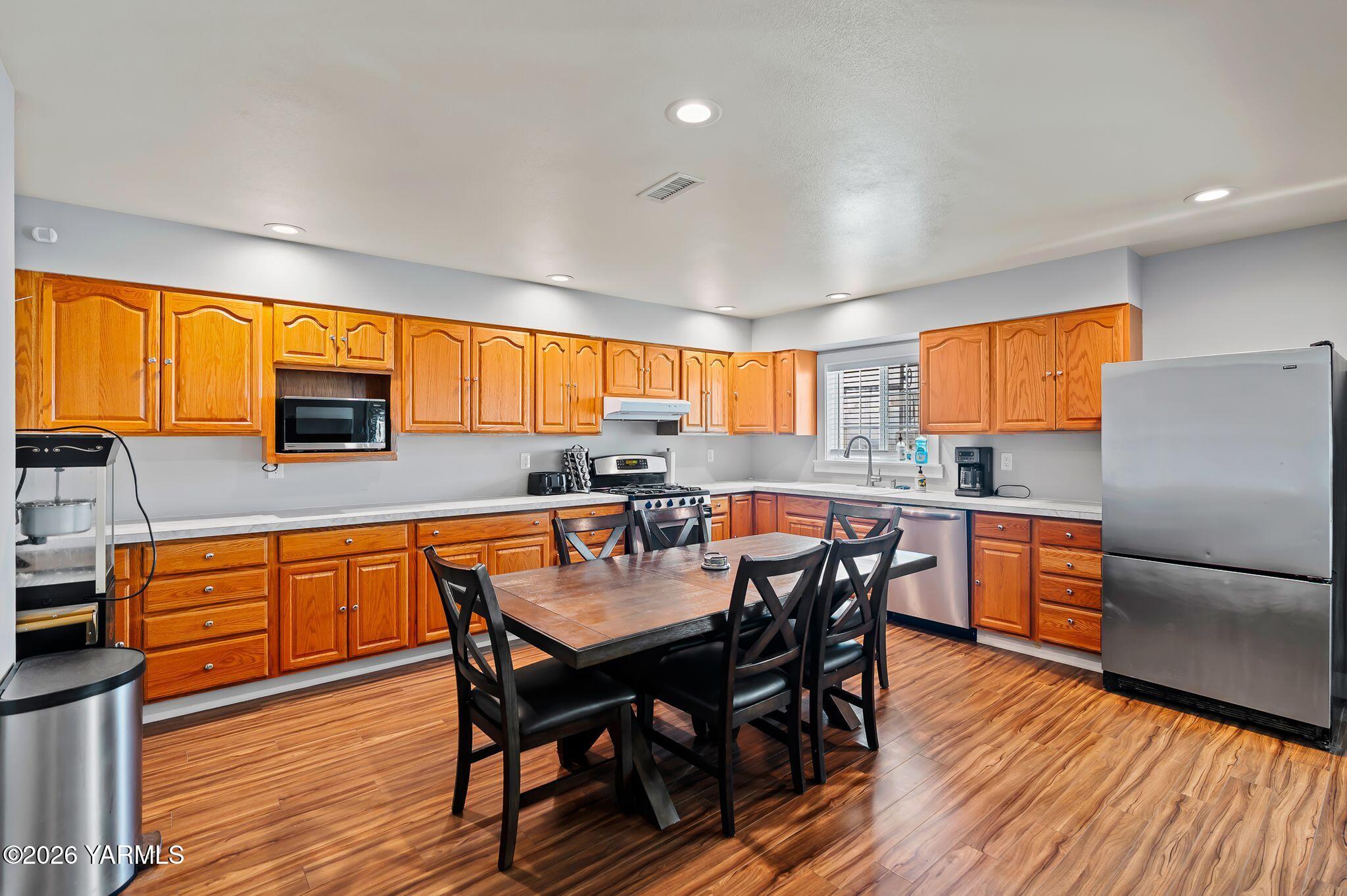 321 Gangl Road Wapato, WA 98951 - Photo 28 of 54 321 Gangl Rd Interiors-3