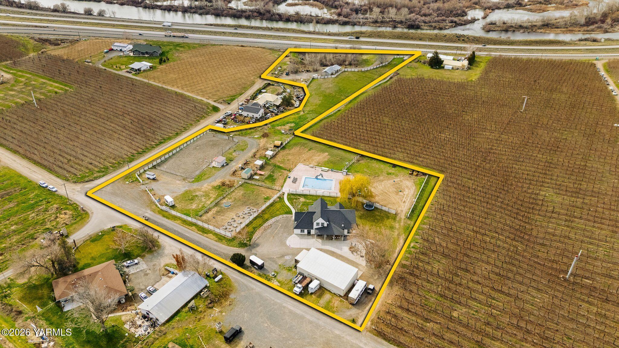 321 Gangl Road Wapato, WA 98951 - Photo 3 of 54 3_321 Gangl Rd Aerials prop2