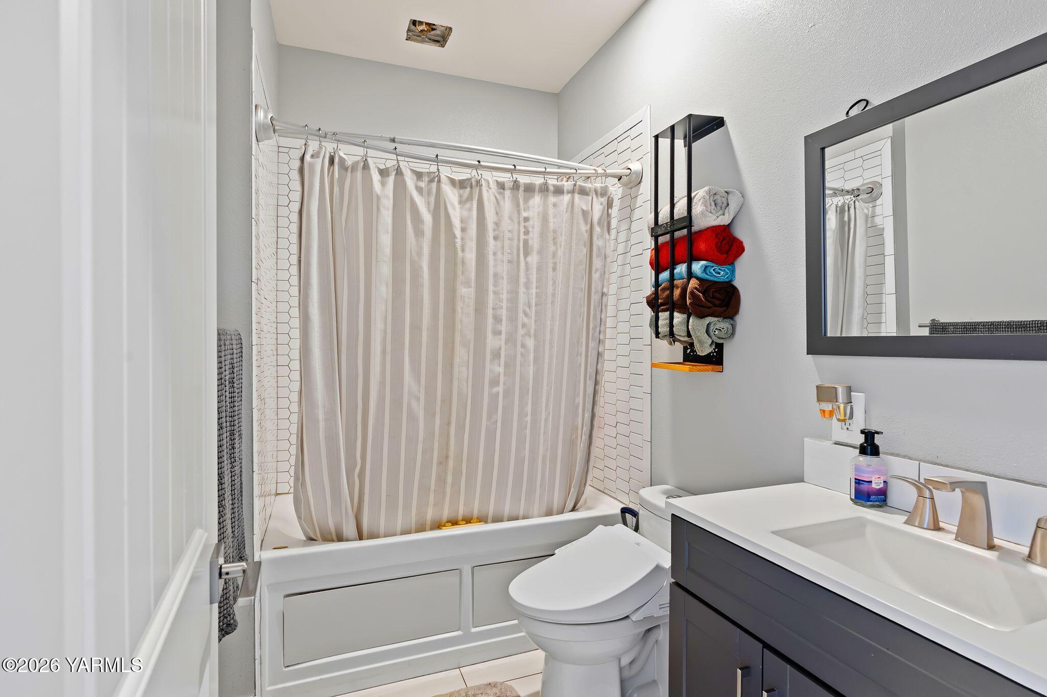 321 Gangl Road Wapato, WA 98951 - Photo 42 of 54 321 Gangl Rd Interiors-17