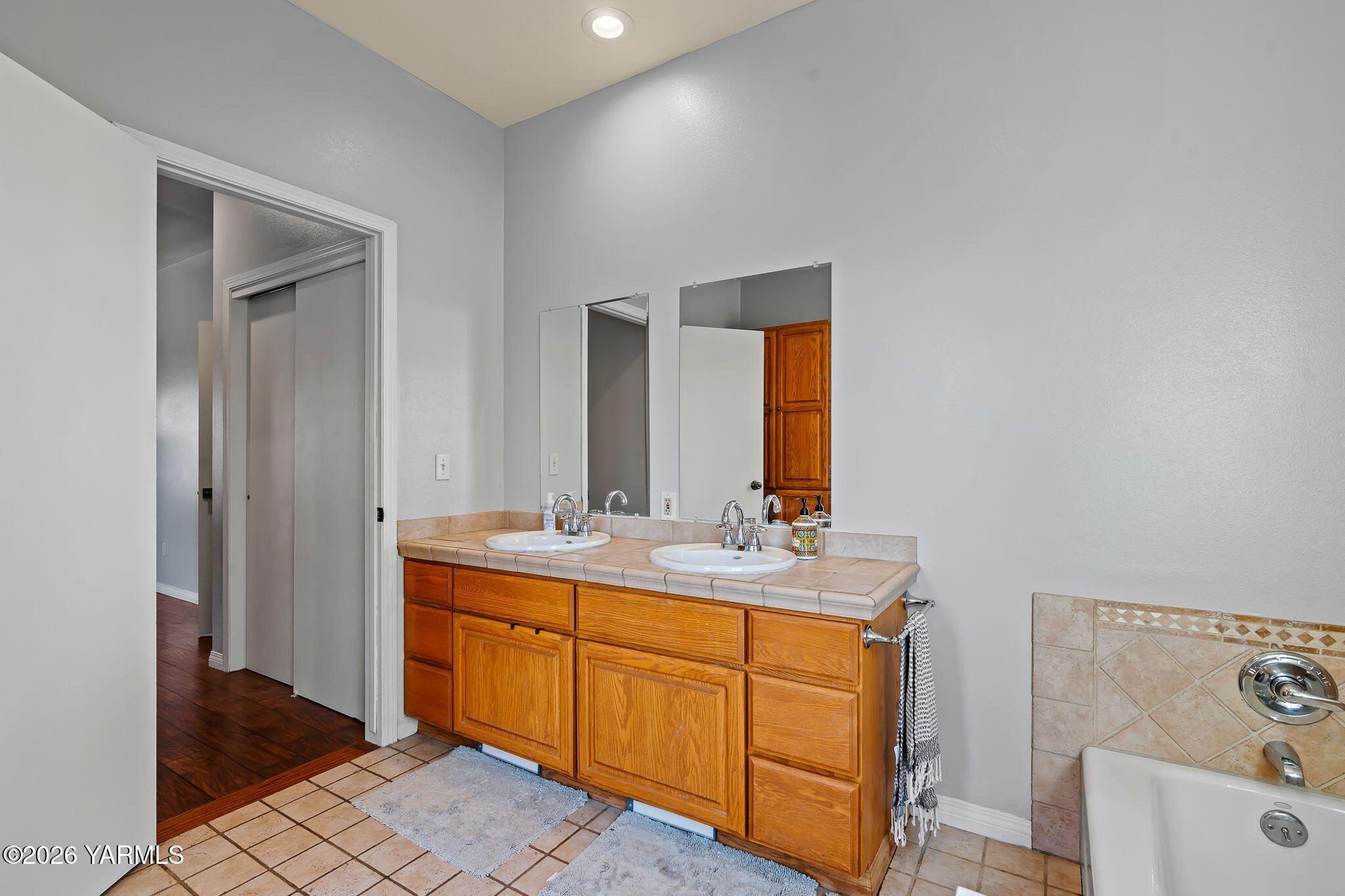 321 Gangl Road Wapato, WA 98951 - Photo 45 of 54 321 Gangl Rd Interiors-20