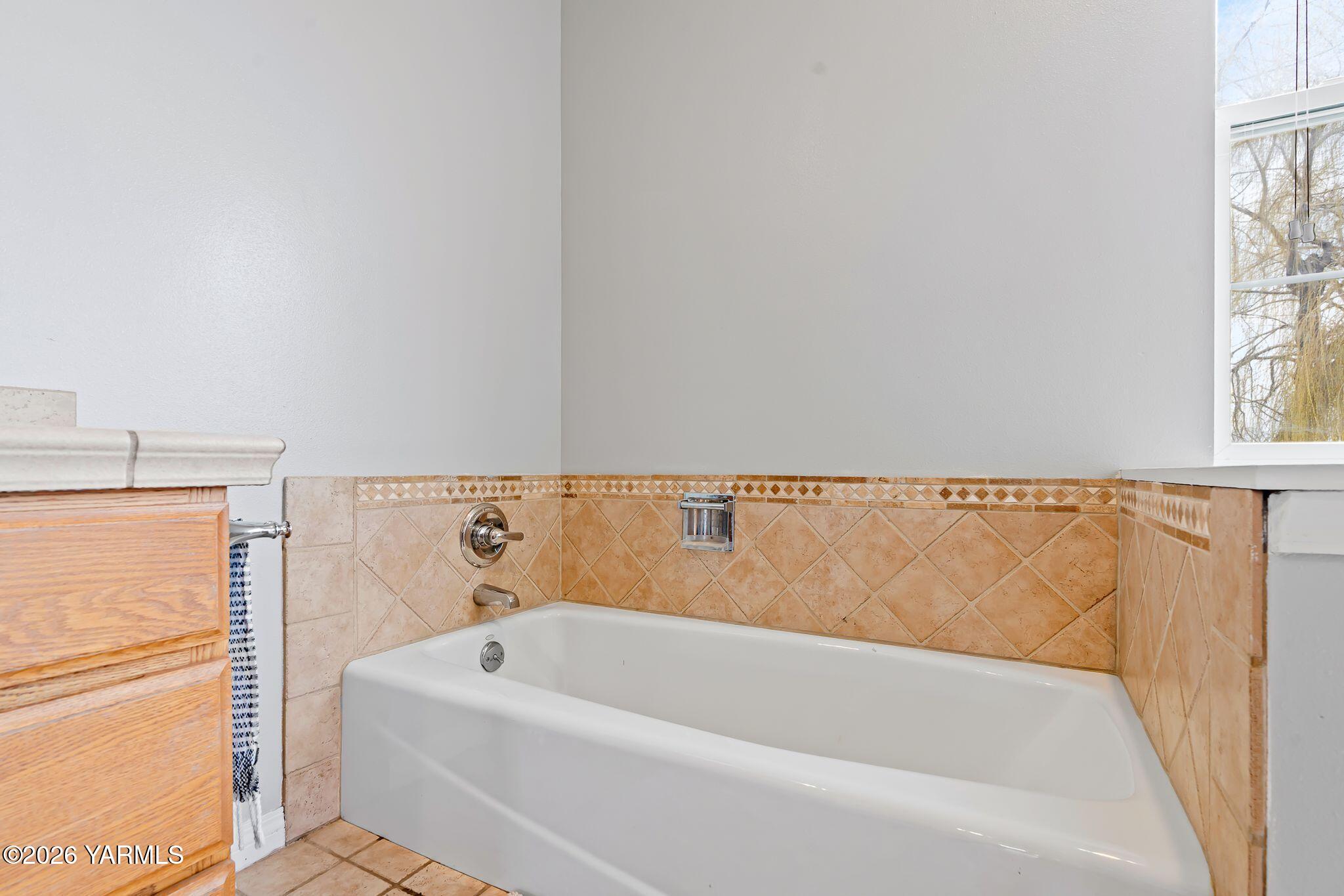 321 Gangl Road Wapato, WA 98951 - Photo 46 of 54 321 Gangl Rd Interiors-21
