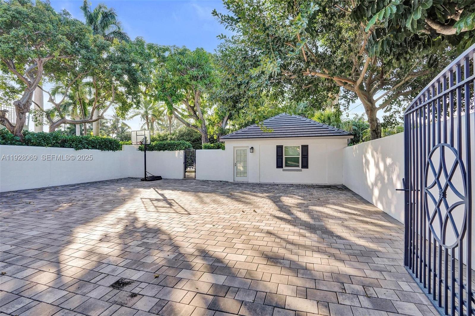 1281 Banyan Road Boca Raton, FL 33432 - Photo 10 of 69