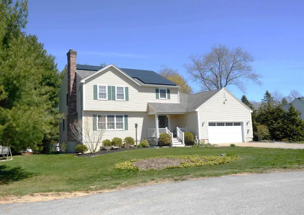 $875,000 | 4 Shannon Drive, Stratham, NH 03885
