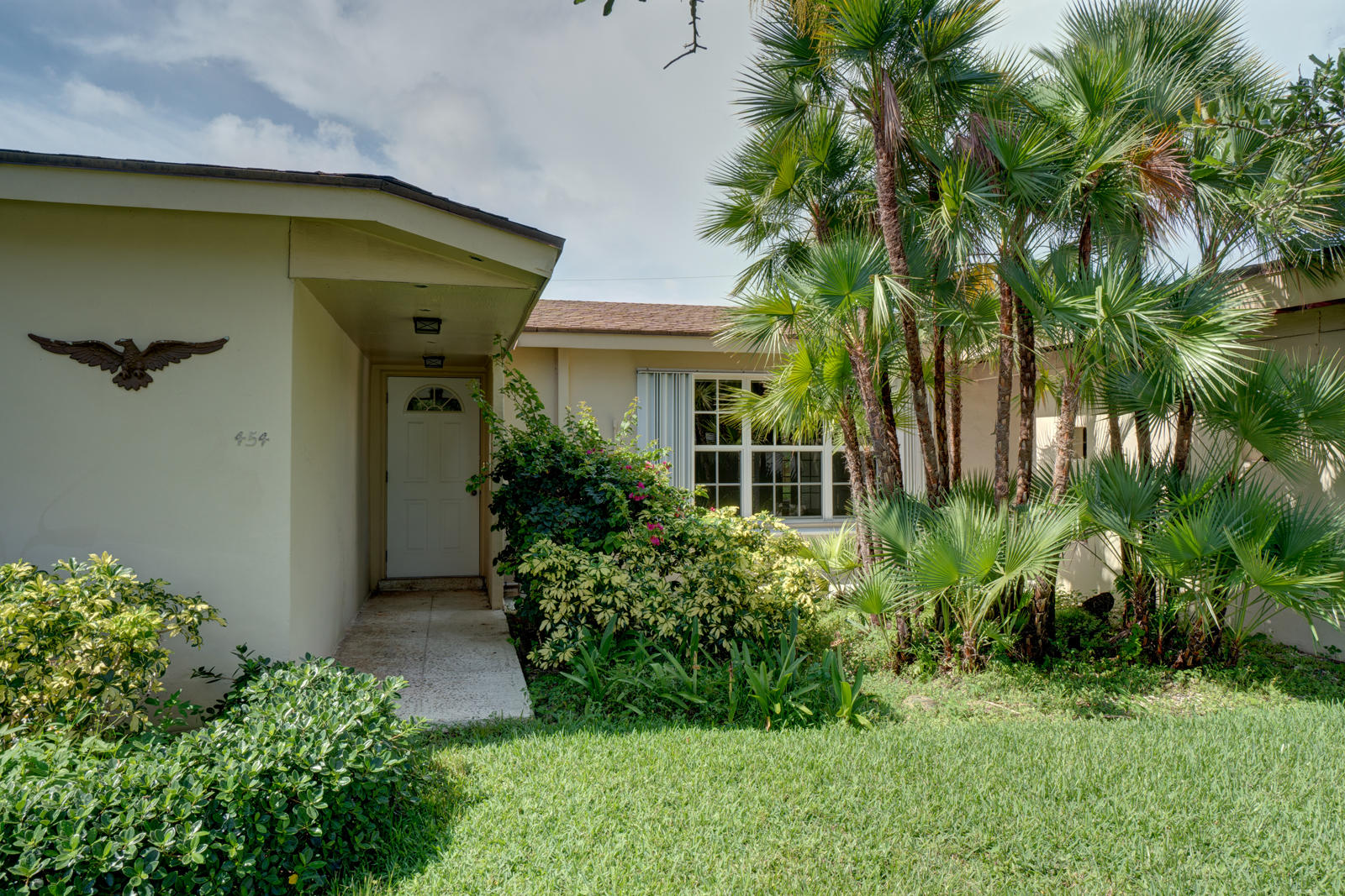 454 Northeast 28th Road Boca Raton, FL 33431 - Photo 3 of 24 Front Entrance Walk