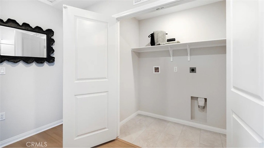 1210 Yeager Avenue Rialto, CA 92376 - Photo 16 of 24 a view of an entryway with hallway