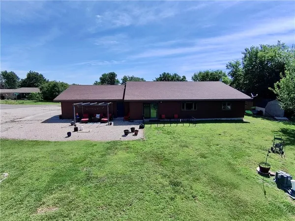 $350,000 | 121 Johnny Street, Burlington, KS 66839