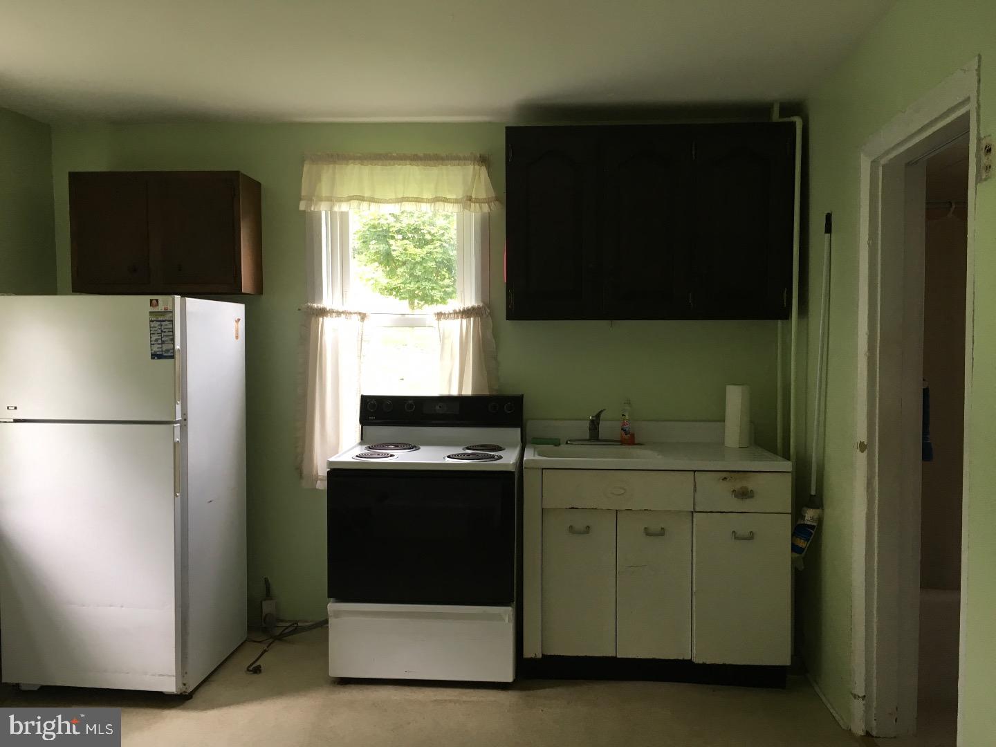 683 North Manor Road Elverson, PA 19520 - Photo 7 of 16 Kitchen