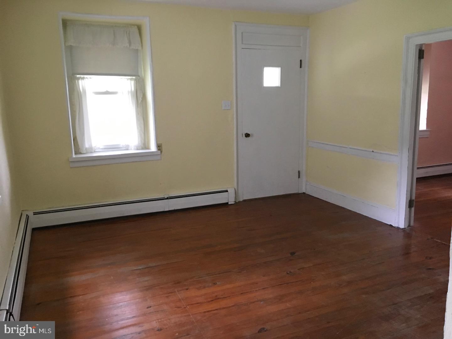 683 North Manor Road Elverson, PA 19520 - Photo 8 of 16 Living Room