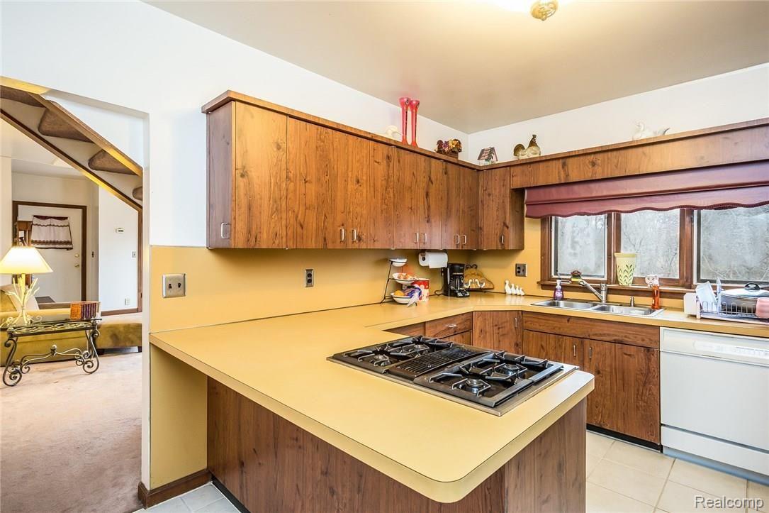 17548 Inkster Road Redford, MI 48240 - Photo 7 of 28 016-3639657-medium.jpg