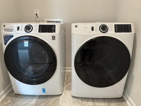 a close up view of a washer and dryer