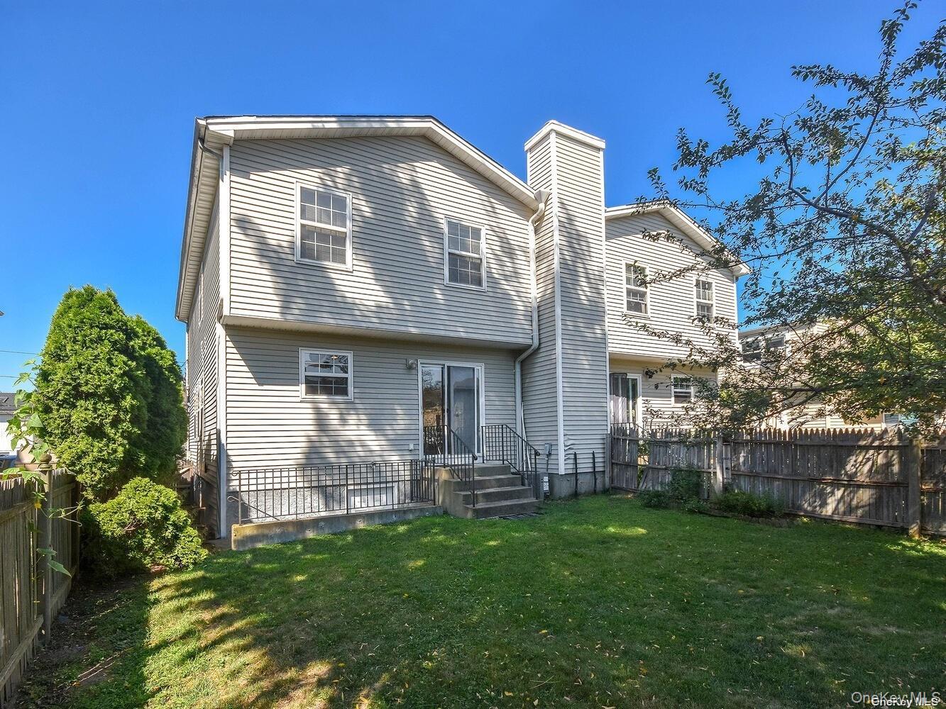 34 Firwood Road, Unit B Port Washington, NY 11050 - Photo 20 of 25 a front view of a house with garden