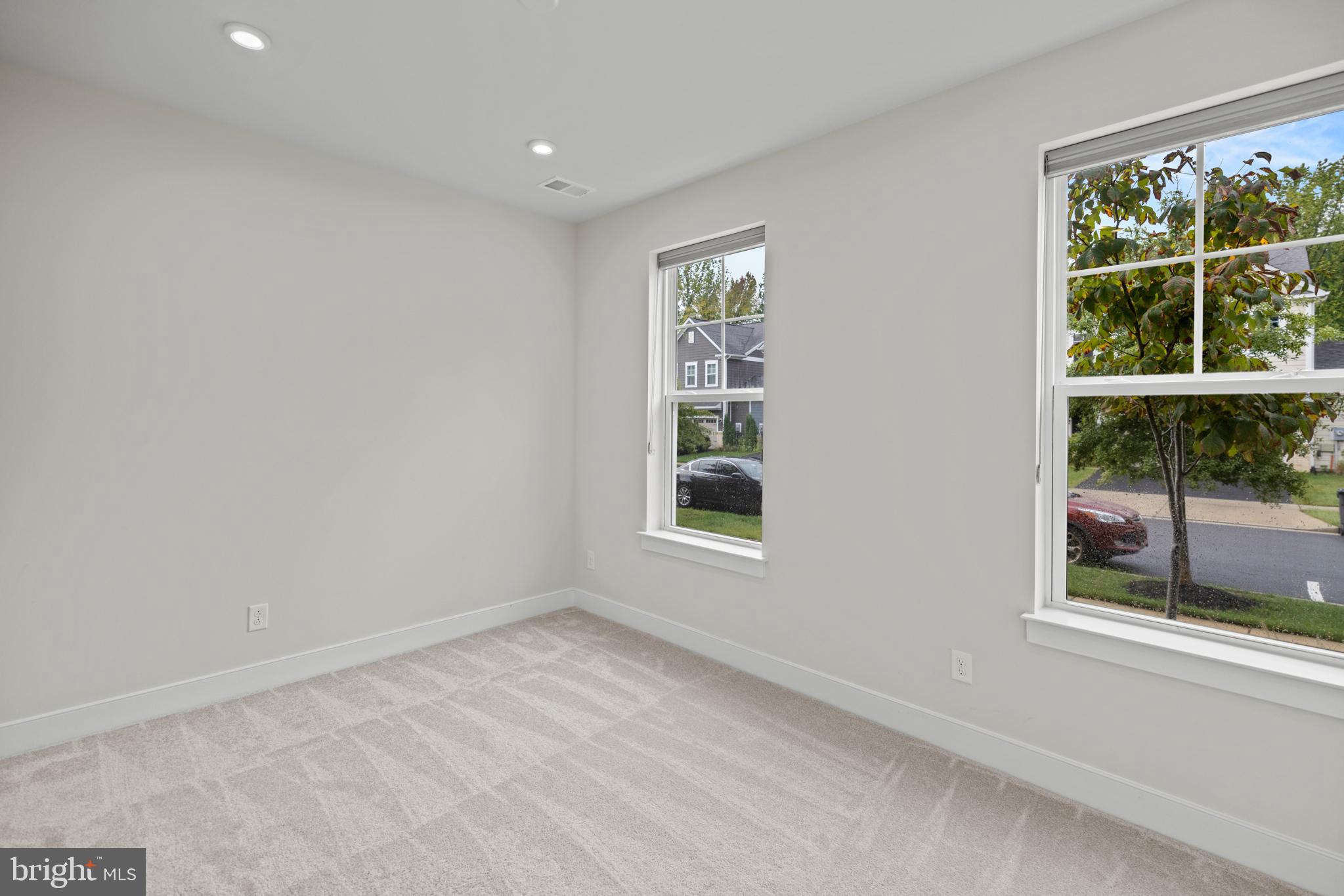 1548 Meadowlark Glen Road Dumfries, VA 22026 - Photo 7 of 48 an empty room with a window