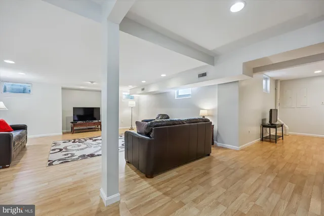 $939,000 | 119 Englefield Drive, Gaithersburg, MD 20878