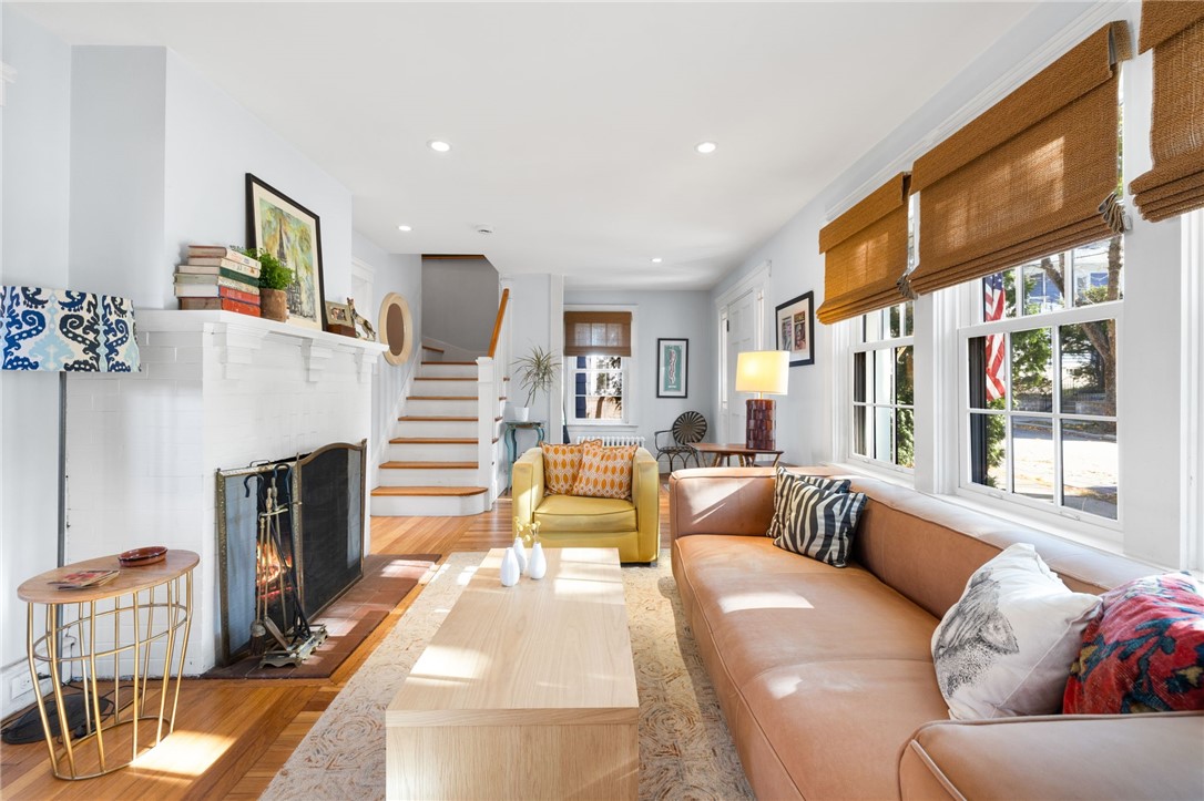 111 Colonial Road Providence, RI 02906 - Photo 4 of 38