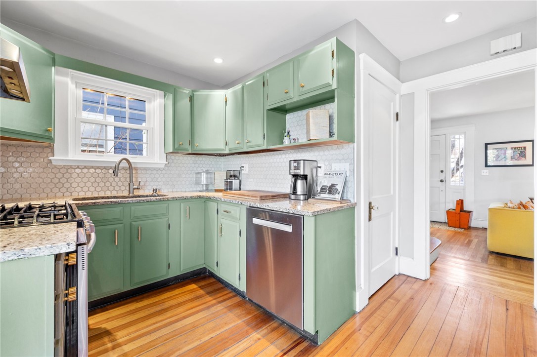 111 Colonial Road Providence, RI 02906 - Photo 8 of 38