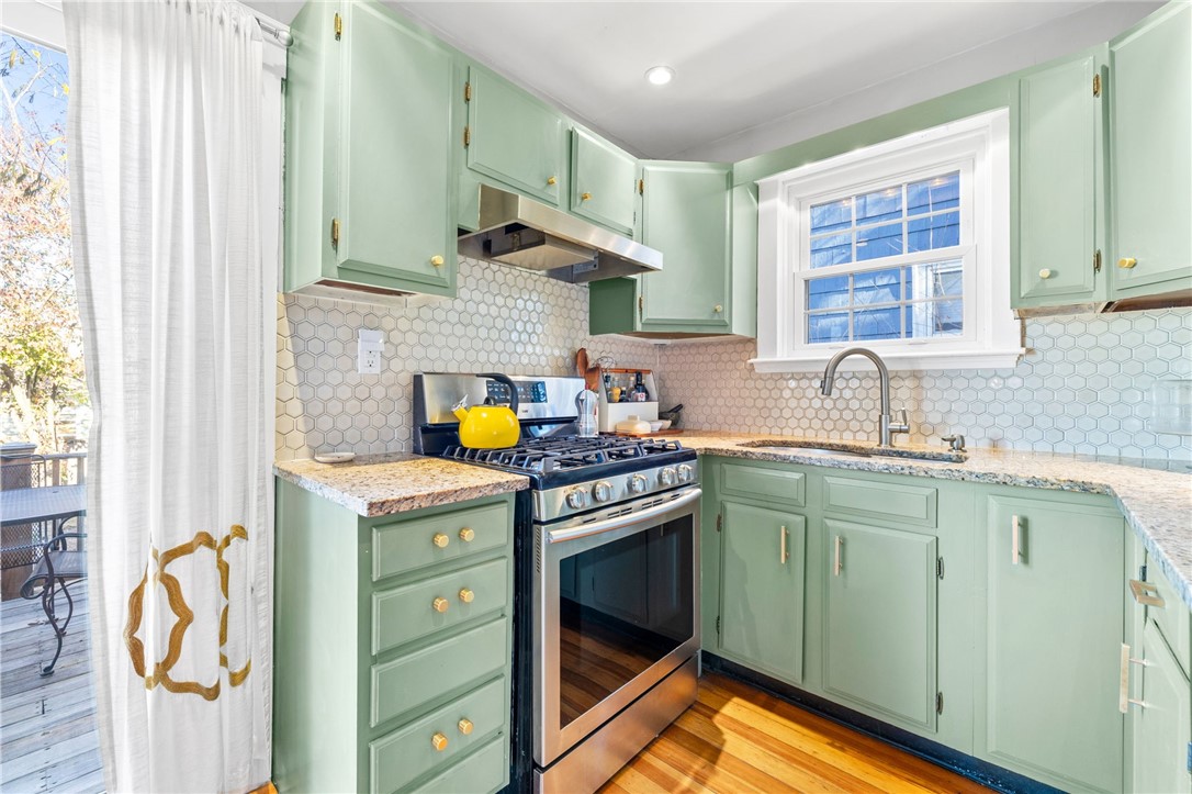 111 Colonial Road Providence, RI 02906 - Photo 9 of 38