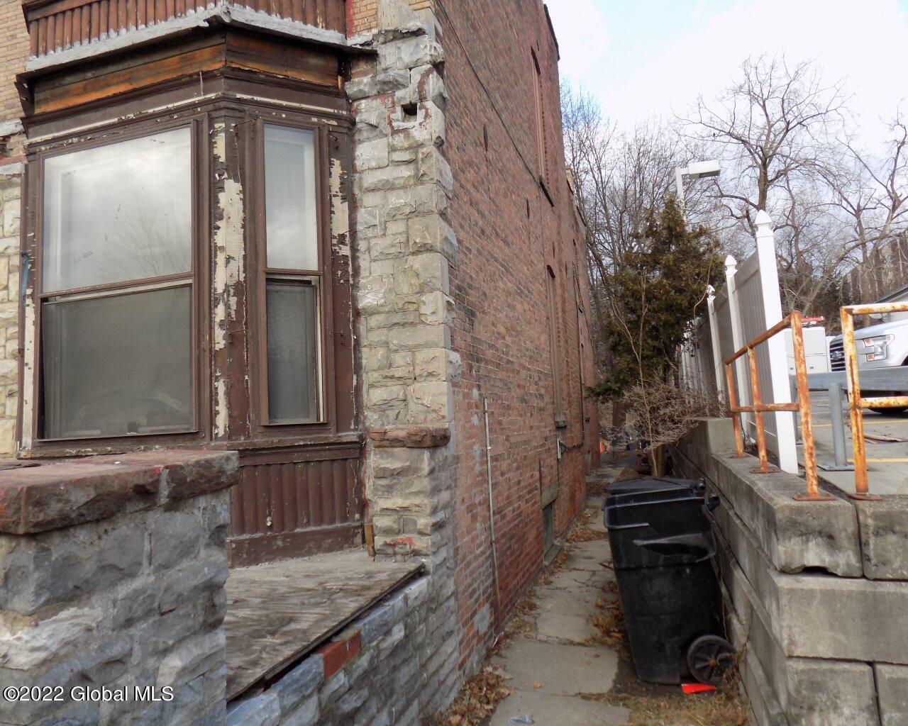 169 Hoosick Street Troy, NY 12180 - Photo 4 of 14 DSCN1470