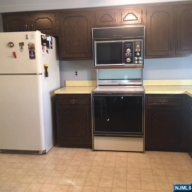 633 Totowa Road Totowa, NJ 07512 - Photo 7 of 15