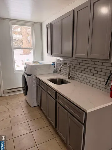 $2,600 | 260 Undercliff Avenue, Unit 2, Edgewater, NJ 07020